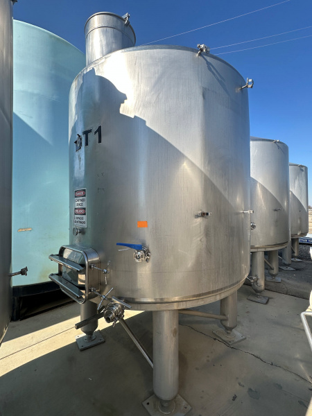 2,000 gallon stainless steel tank slope bottom